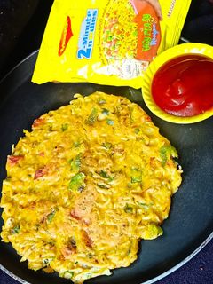 मैगी वेज ऑमलेट(Maggi veg omelette recipe in hindi) रेसिपी मुख्य फोटो