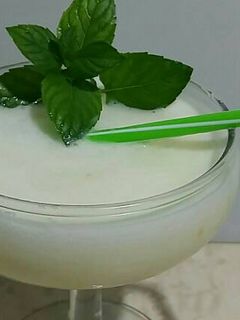Una foto de Sorbete de helado, granizado de limón y cava🍸🍹
