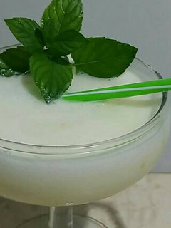 Una foto de Sorbete de helado, granizado de limón y cava🍸🍹