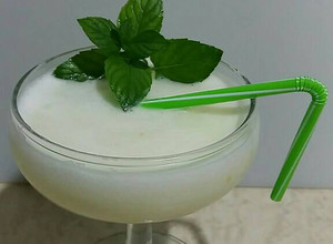 Una foto de Sorbete de helado, granizado de limón y cava🍸🍹