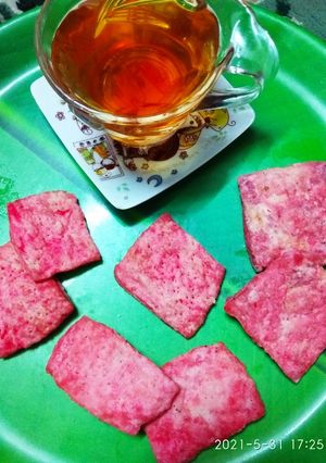 হোমমেড অনিয়ন চিজ বিস্কিট (homemade onion cheese biscuit recipe in Bengali) রেসিপির প্রধান ছবি