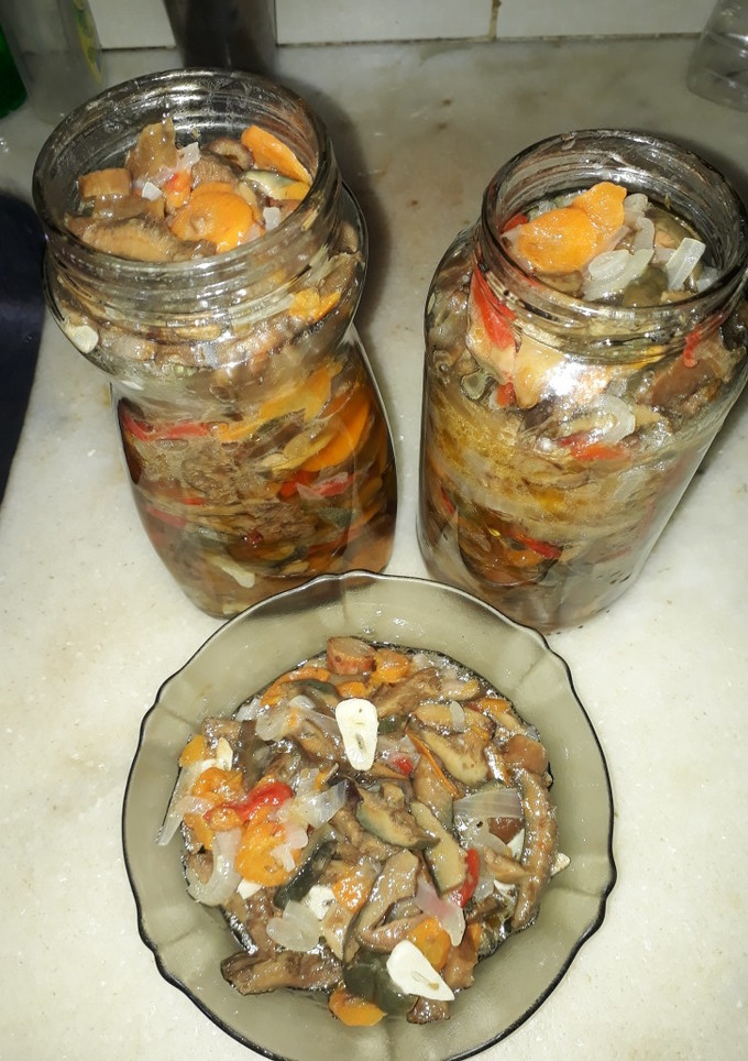 Una foto de Hongos de pino en escabeche 🤪
