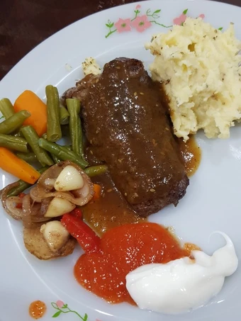 Cara Mudah Membuat Resep Steak Daging sapi yang  Bikin Ketagihan Anti Ribet, Uenak Banget