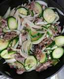 Bí ngòi xào hành tây thịt bò