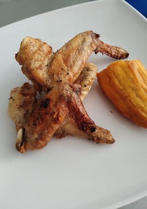 Una foto de Alitas de pollo en ajo al horno🧄🍗
