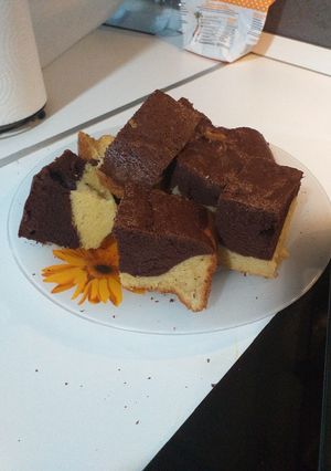 Una foto de Bizcocho de naranja marmolado