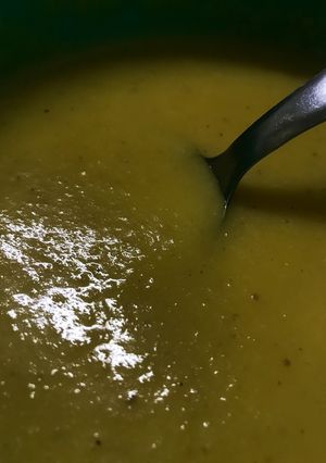 Una foto de Sopa de calabaza tipo crema sin crema (vegano y sano)
