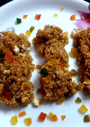 ओटस ड्राईफ्रूट एनर्जी बारस (Oats dry fruit energy bars recipe in Hindi) रेसिपी मुख्य फोटो