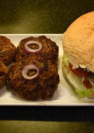 A picture of Beef ‘n ‘ bean burgers.
