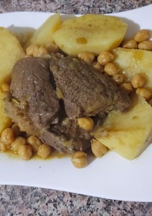 Une photo de Ragout d'agneau au pomme de terre et pois chiche