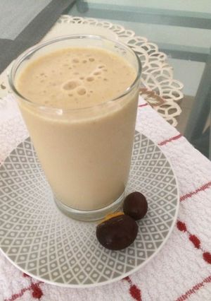 Una foto de Jugo de lúcuma y leche a lo Carmelita