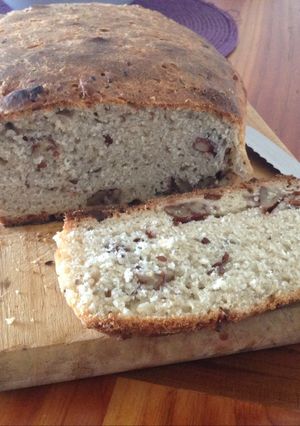 Una foto de Pan blanco con semillas y nueces