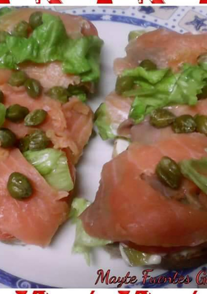 Una foto de Tosta de trucha marinada ahumada