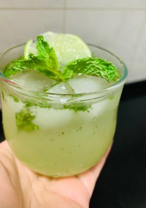 A picture of Mint lemonade.