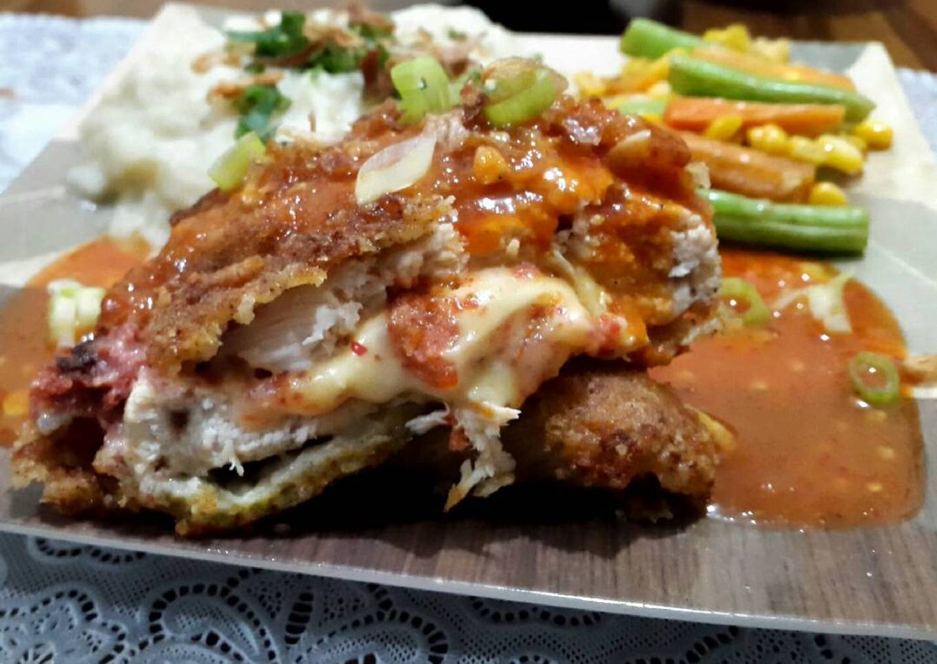 Chicken Cordon Bleu saus Spicy Barbeque
