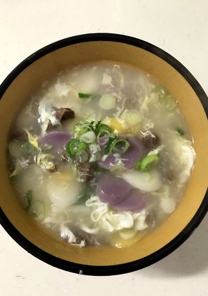 Hình của món Canh bánh gạo hàn quốc.
