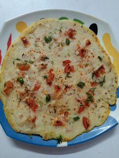 ओट्स उत्तपम् (oats uttapam recipe in marathi) रेसिपी चे मुख्य फोटो