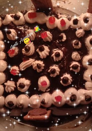 A picture of Eggless chocolate Biscuit cake 🎂.
