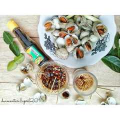 รูปของ Kerang rebus dan sambal cocol