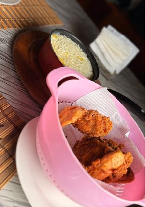 Una foto de Pollo Frito con Arroz Quesu