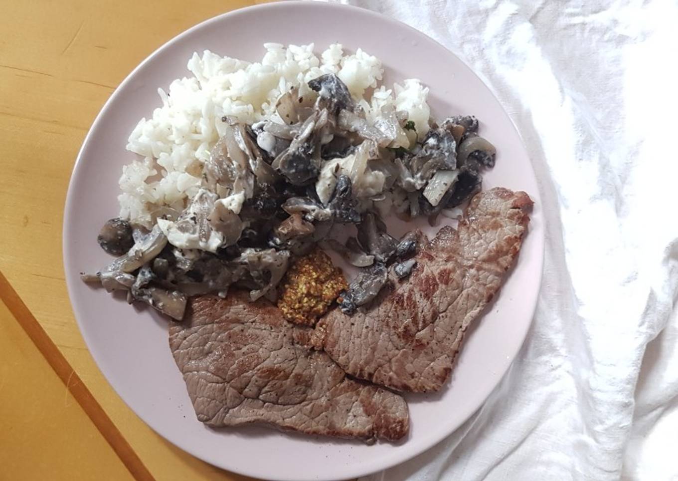 Filet de boeuf et riz aux champignons crémeux