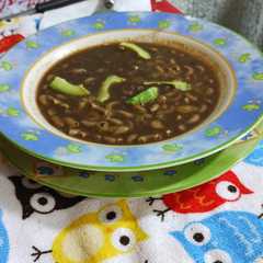 Una foto de Sopa aguada de codito en caldo de frijol