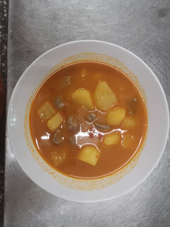 Una foto de Marmitako de atún. 🥔🍅🐟