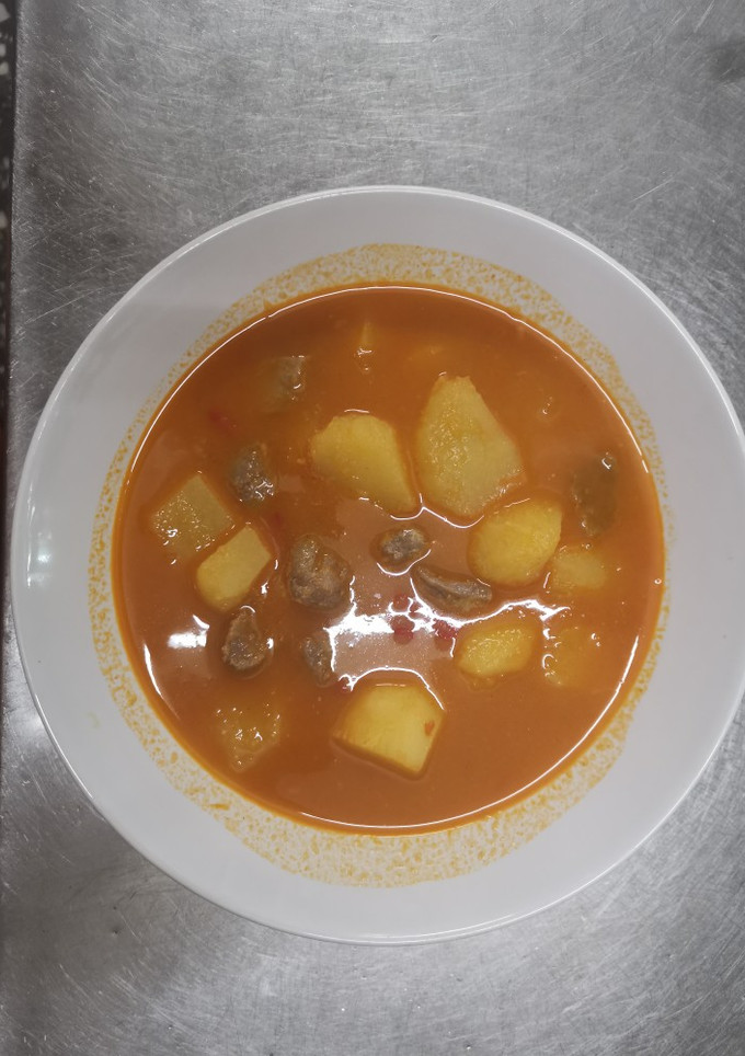 Una foto de Marmitako de atún. 🥔🍅🐟