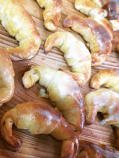 Una foto de Medialunas con glace 🥐