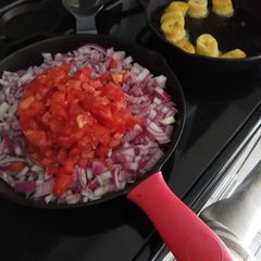 A picture of Colombian Chicken Patacones.