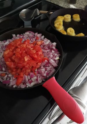A picture of Colombian Chicken Patacones.
