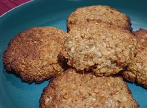 Una foto de Galletas veganas de avena, banana y almendras 🍪🍌 :)
