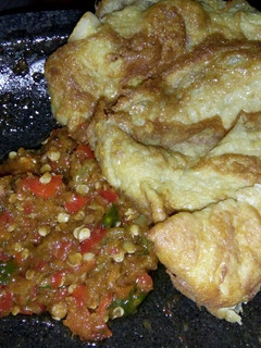 Foto resep Penyet II : Telur Dadar Sambal Bawang