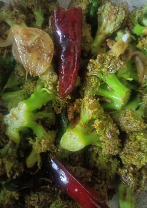 பிரோக்காலி ஃப்ரை(brocoli fry recipe in tamil) செய்முறை முக்கிய புகைப்படம்