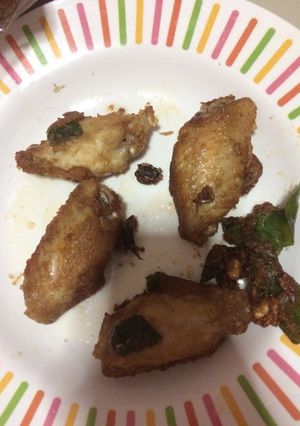 รูปของ ปีกไก่ทอดใบมะกรูด