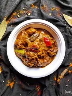 শাহী আওয়াধী চিকেন কোরমা(shahi Awadhi chicken korma recipe in bengali) রেসিপির প্রধান ছবি