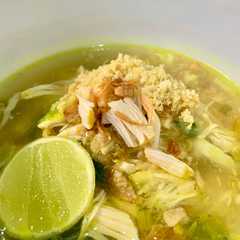 Soto Ayam Lamongan dengan Koya রেসিপির প্রধান ছবি