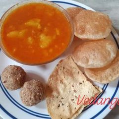A picture of Aloo Tamatar Rassa.