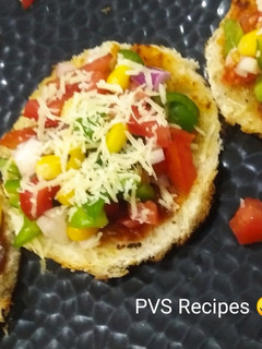 ब्रेड पिझ्झा (bread pizza recipe in marathi) रेसिपी चे मुख्य फोटो