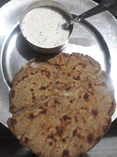 बाजरे के आटा का आलू पराठा (bajre ke atta ka aloo paratha recipe in Hindi) रेसिपी मुख्य फोटो