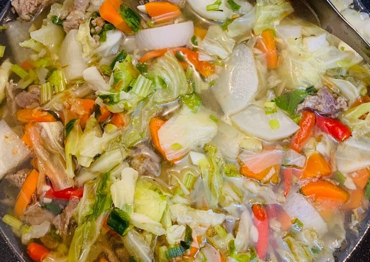 Bagaimana Menyiapkan Sup bening pedas daging sapi yang Bikin Ngiler