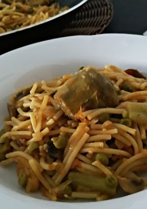 Una foto de Fideuá de verduras (receta vegana)