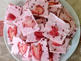 Hűsítő szeretet - epres, málnás joghurt bark