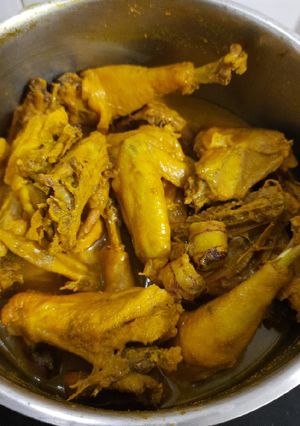 Foto resep Ayam Kampung Ungkep Bumbu Kuning