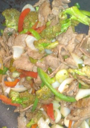 Una foto de Carne a lo chino y papas al Merkén