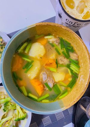 Hình của món Canh sườn non hầm củ.