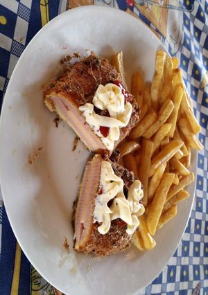 Una foto de Milanesas de jamón y queso 🍖🧀