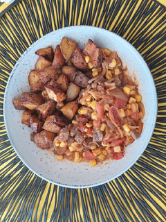Una foto de Tomaticán chileno con carne de vacuno corte ganso
