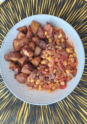 Una foto de Tomaticán chileno con carne de vacuno corte ganso