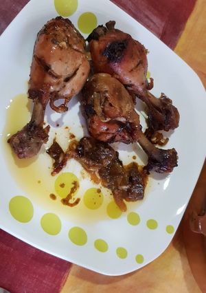 Una foto de Muslos de pollo al horno fácil